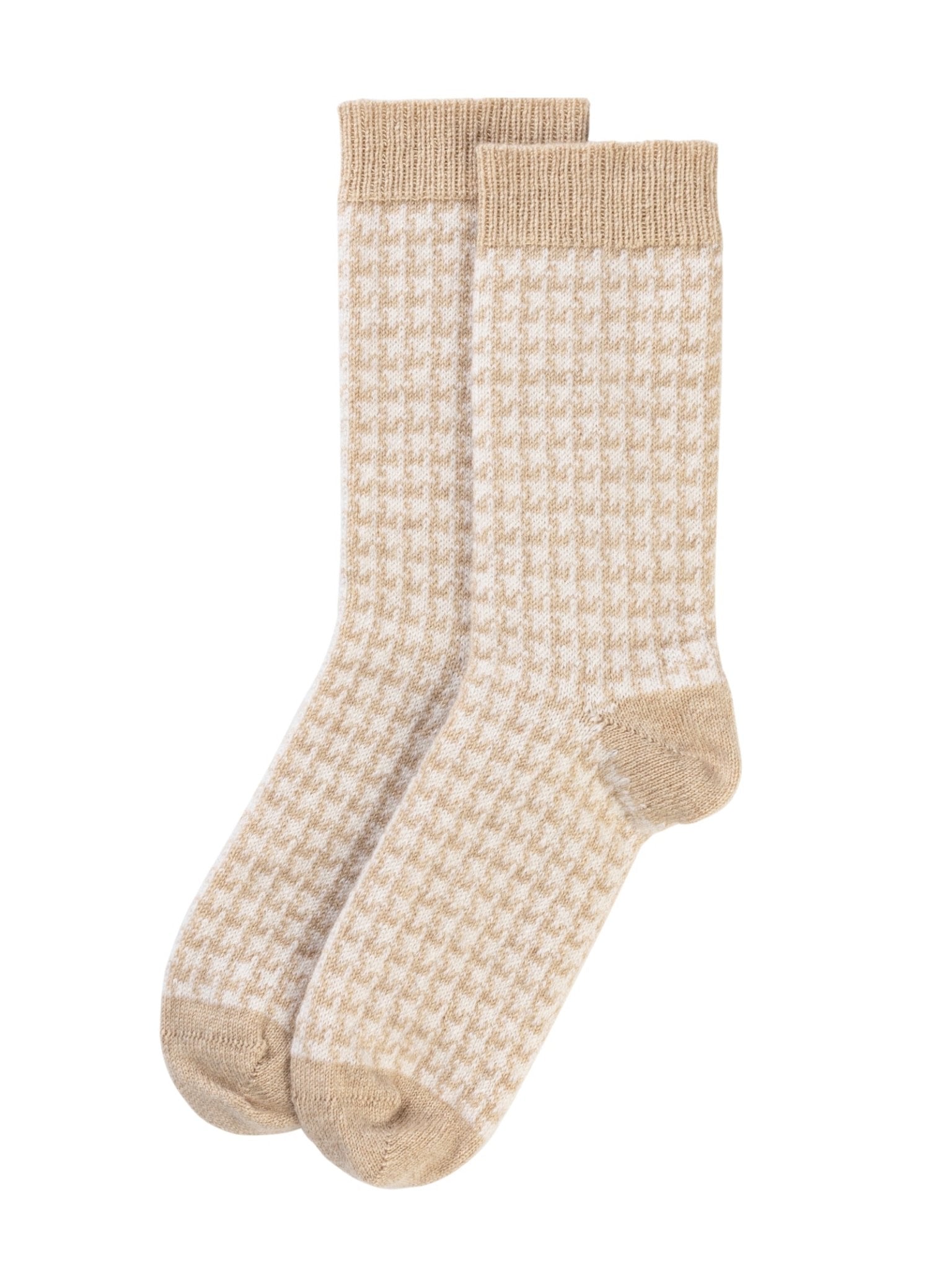 A pair of Campbell’s of Beauly Cashmere Houndstooth Socks, featuring a beige and white houndstooth pattern with solid beige toes, heels, and cuffs, is laid flat on a white background.